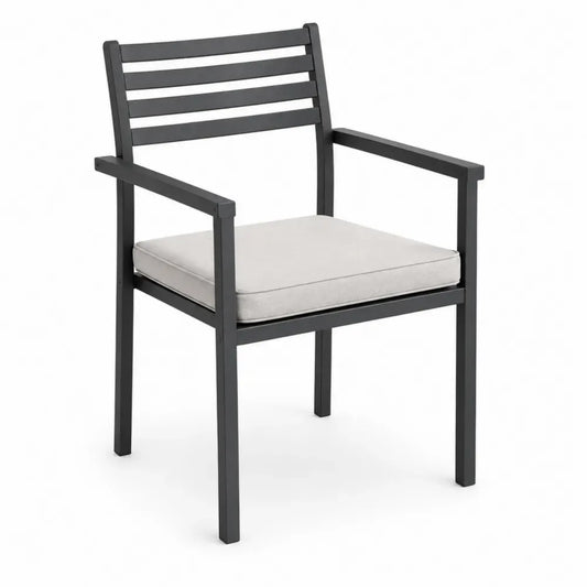 Silla de exterior con reposabrazos estructura de acero negro cojín beige y respaldo de lamas 60 x 58 x 80 cm